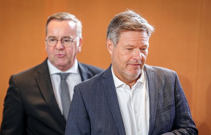 Verteidigungsminister Boris Pistorius (links) und Wirtschaftsminister Robert Habeck. (Archivbild)<span class='image-autor'>Foto: dpa/Kay Nietfeld</span>