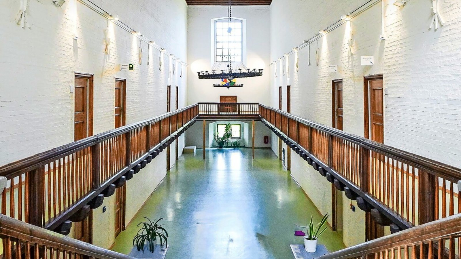 Albert-Schweitzer-Schule in Stuttgart-Rohr mit architektonisch und politisch bewegter Geschichte – der Umgang mit dem problematischen Erbe ist herausfordernd.Foto: Lichtgut/Ferdinando Iannone Albert-Schweitzer-Schule in Stuttgart-Rohr mit architektonisch und politisch bewegter Geschichte – der Umgang mit dem problematischen Erbe ist herausfordernd.Foto: Lichtgut/Ferdinando Iannone