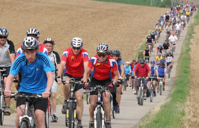 Ordentlich in die Pedale treten: Impressionen der VKZ-Tour von 2009, als der VfB letztmals Gastgeber war. <span class='image-autor'>Foto: Arning/Archiv</span>