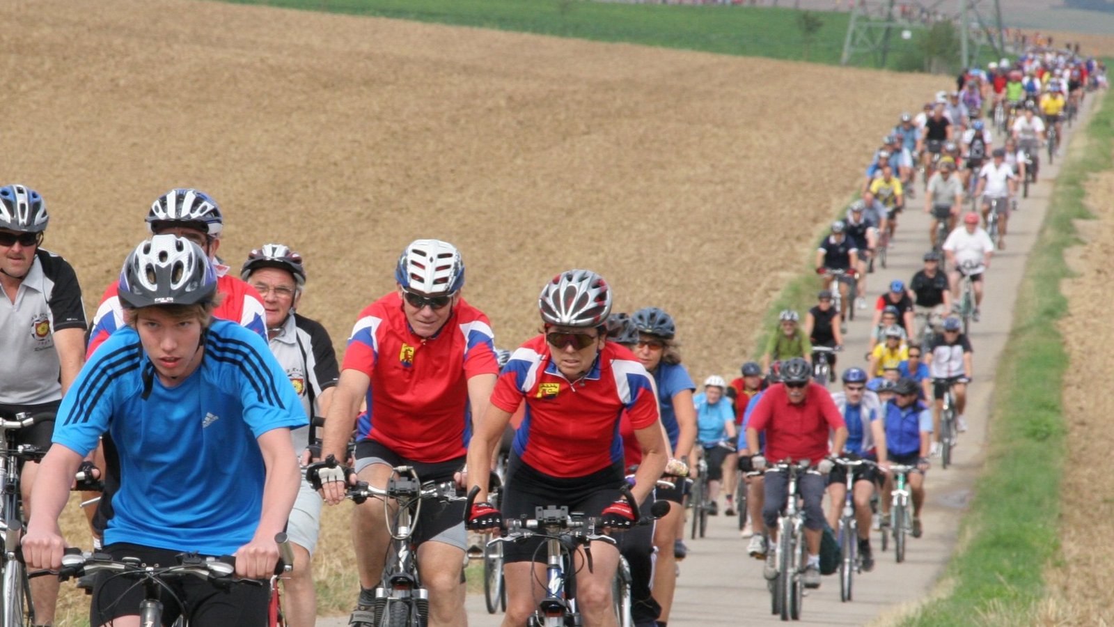 Ordentlich in die Pedale treten: Impressionen der VKZ-Tour von 2009, als der VfB letztmals Gastgeber war. Foto: Arning/Archiv