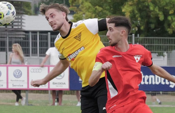 Der Mann, der den Weilimdorfern den Stecker zog: Nach David Govorusics (links) Tor zum 1:0 lief es für den TV Echterdingen im Süd-Nord-Derby.<span class='image-autor'>Günter E. Bergmann</span>