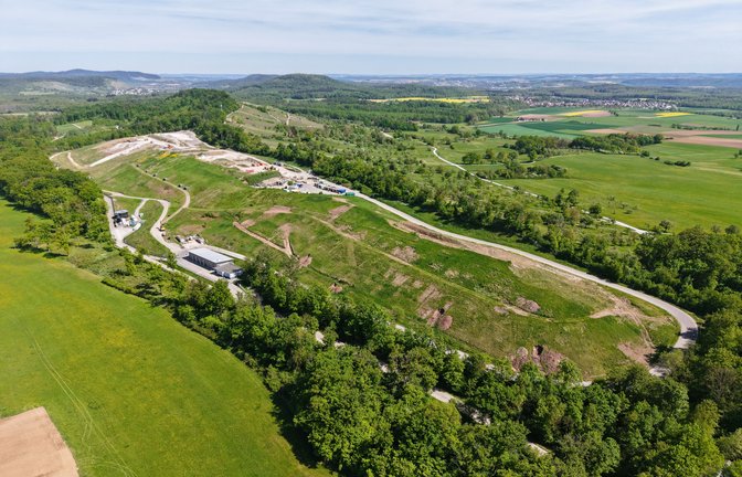 Die Deponie Hamberg soll bald abgedichtet werden. Der Enzkreis hofft auf die Erweiterung um einen sechsten Abschnitt links hinten. <span class='image-autor'>Foto: Küppers</span>
