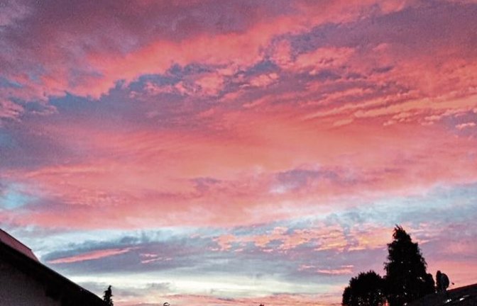 Danke für den „Sonntags-Sonnenaufgang über Roßwag“ an Werner Herz.