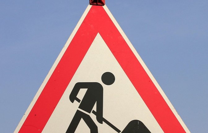 Baustelle Schild Straßenarbeiten. Foto: kalhh/pixabay.com