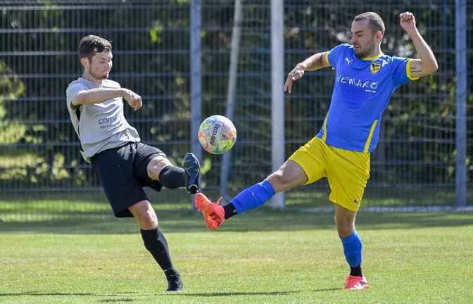 Tobias Stuible (links) zieht mit dem TSV Nussdorf II in die erste Pokalrunde ein. <span class='image-autor'>Foto: Leitner</span>