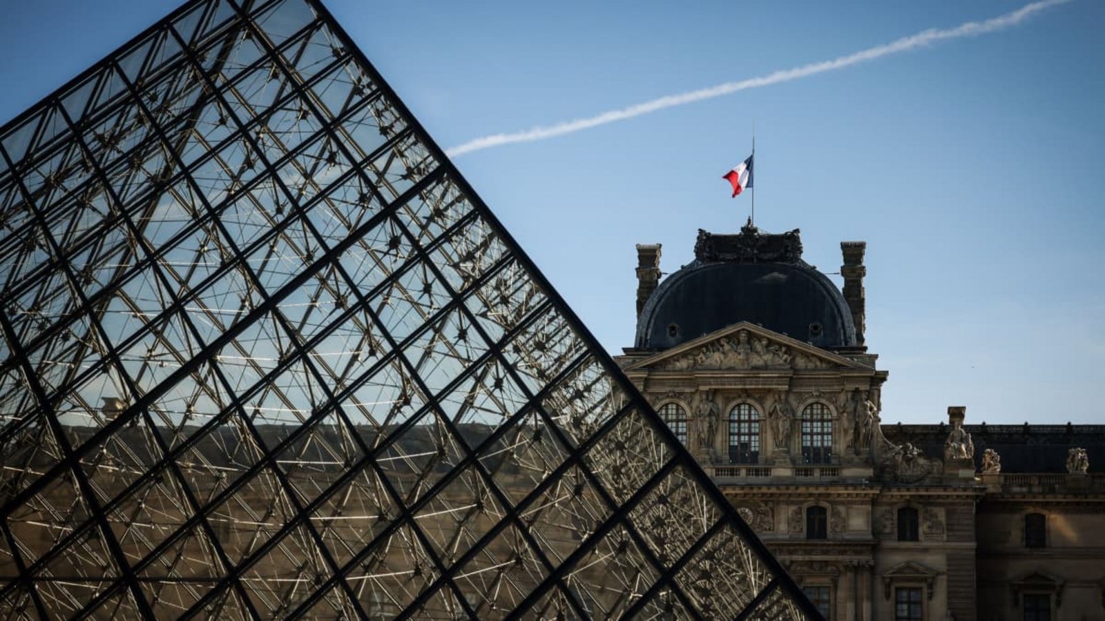 Der Louvre hat wegen der Proteste in Frankreich seine Türen zu Beginn der Woche nicht wie gewohnt geöffnet. (Archivbild)Thomas Padilla/AP/dpa
