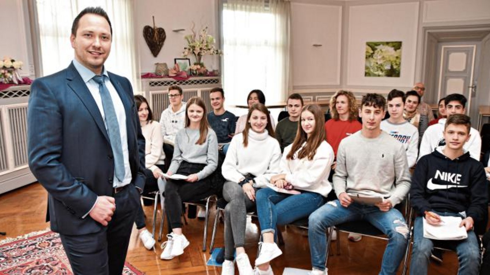 Alexander Schell war zu Gast im Salon des Lichtenstern-Gymnasiums. Foto: p Alexander Schell war zu Gast im Salon des Lichtenstern-Gymnasiums. Foto: p