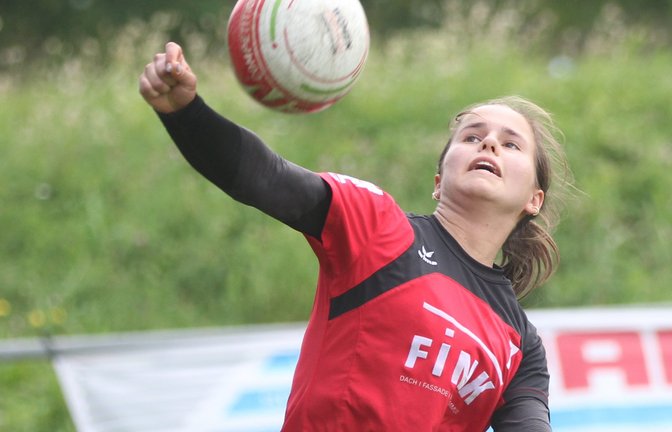Eva Winkler und die Faustballerinnen des TV Vaihingen haben mit dem TV Käfertal aus der Hinrunde noch eine Rechnung offen.  <span class='image-autor'>Foto: Nachreiner</span>