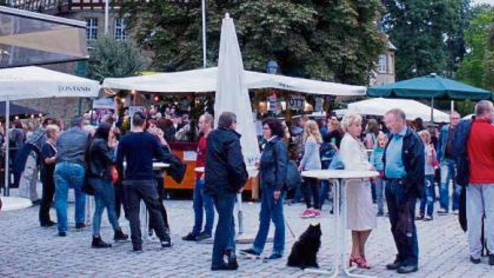 Schon zum Start des Summer Specials kamen Hunderte Besucher.  Fotos: Friedrich