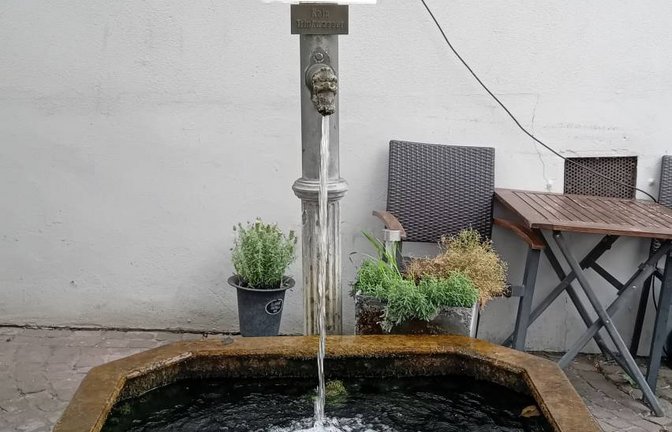 Wasserstopp im Enzkreis wird zum 15. Oktober 2026 wieder aufgehoben, dennoch sollte mit Wasser gespart werden. Im Bild: Laufbrunnen Mönsheim