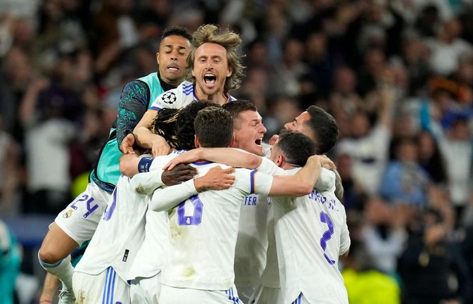 Die Spieler von Real Madrid feiern den Einzug ins Finale der Champions League.<span class='image-autor'>Foto: Manu Fernandez/AP/dpa</span>
