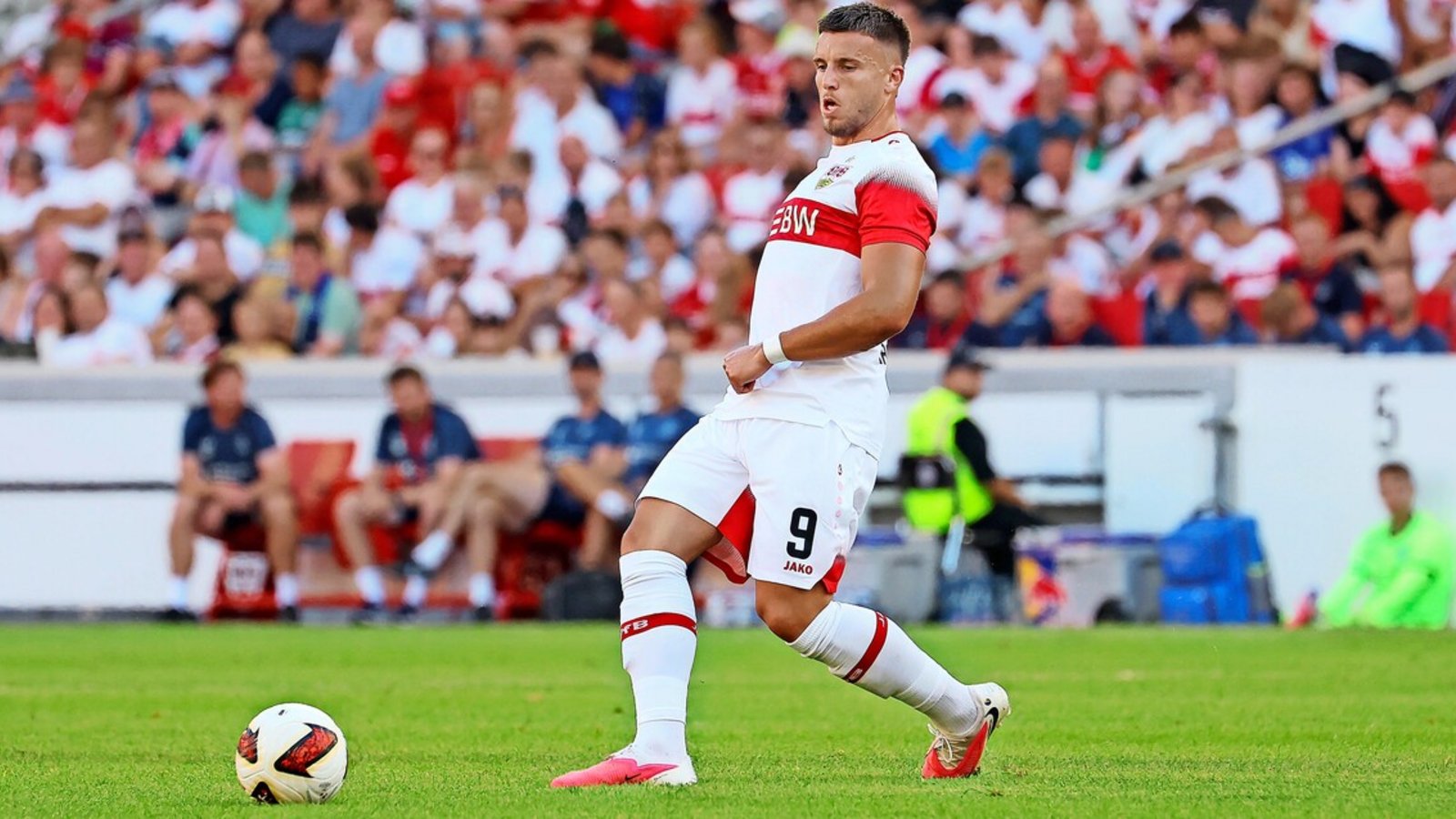 Eine verlässliche Größe: VfB-Angreifer Ermedin DemirovicFoto: Baumann Eine verlässliche Größe: VfB-Angreifer Ermedin DemirovicFoto: Baumann