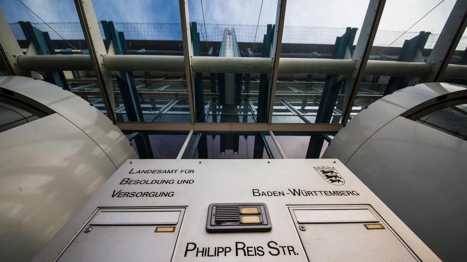 Zuständig fürs Beamtensalär: das Landesamt für Besoldung und VersorgungFoto: dpa Zuständig fürs Beamtensalär: das Landesamt für Besoldung und VersorgungFoto: dpa