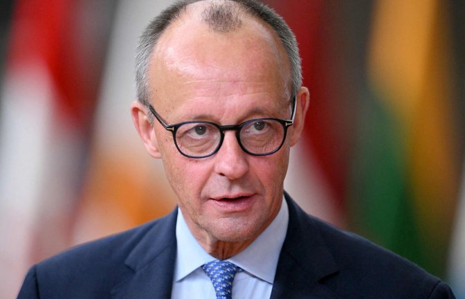 Der Bundeskanzler und CDU-Vorsitzende Friedrich Merz hat mit seinen Äußerungen viel Wirbel ausgelöst.<span class='image-autor'>Foto: AFP/NICOLAS TUCAT</span>