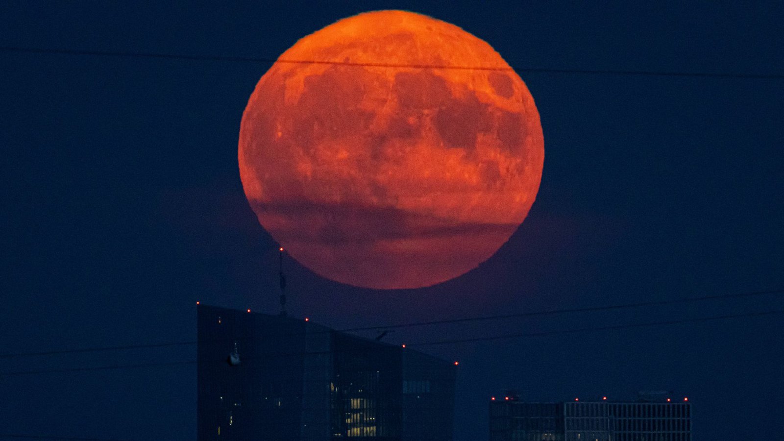 Am 11. Juni ist der sogenannte Erdbeermond über Deutschland zu sehen (Symbolbild).Foto: IMAGO/greatif Am 11. Juni ist der sogenannte Erdbeermond über Deutschland zu sehen (Symbolbild).Foto: IMAGO/greatif