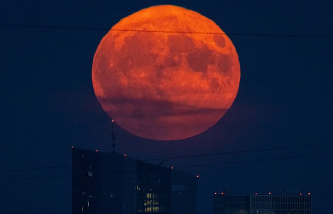 Am 11. Juni ist der sogenannte Erdbeermond über Deutschland zu sehen (Symbolbild).<span class='image-autor'>Foto: IMAGO/greatif</span>