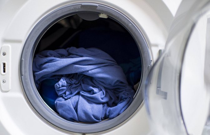 Wie stromfressend eine Waschmaschine ist, macht sich über die Jahre im Geldbeutel bemerkbar (Symbolbild).<span class='image-autor'>Foto: Imago/Wedel/Kirchner-Media</span>