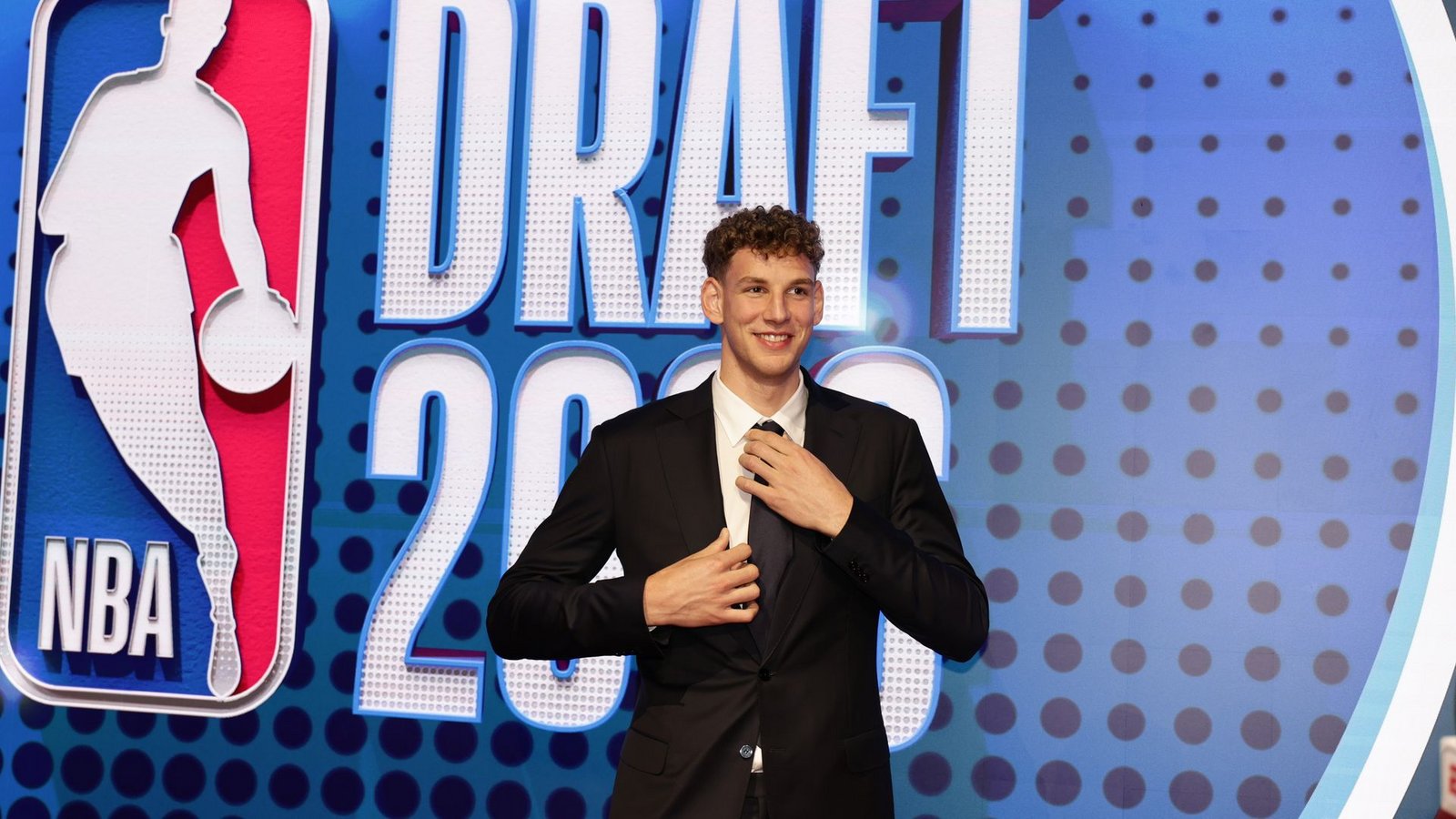 Hannes Steinbach spielt zukünftig in der NBA.Foto: Adam Hunger/AP/dpa