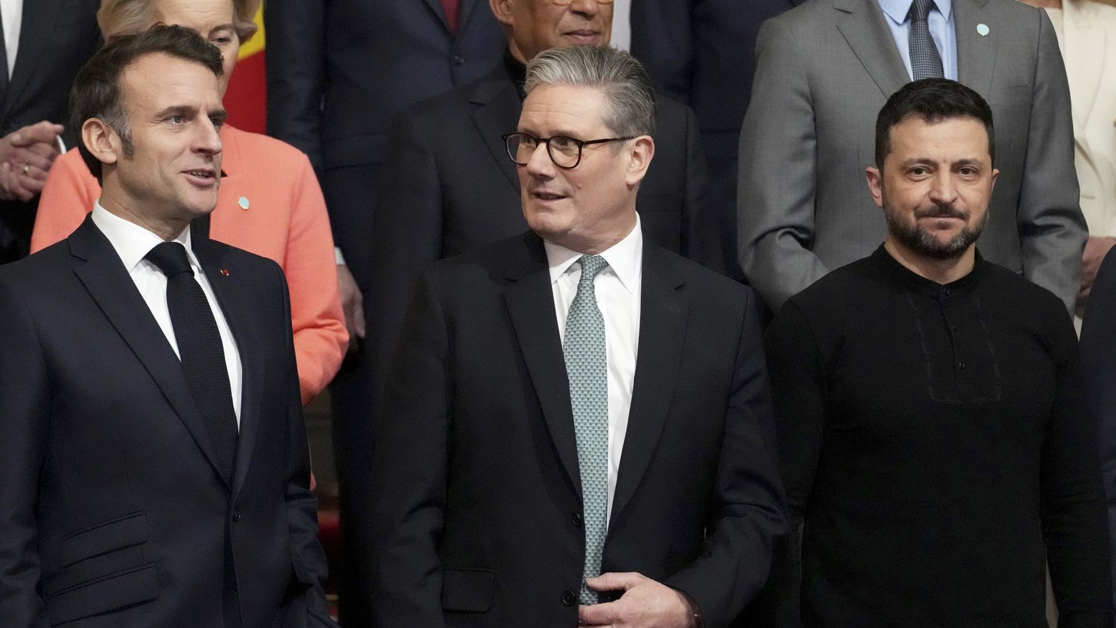 Der britische Premierminister Sir Keir Starmer (M) neben Frankreichs Präsident Emmanuel Macron (l) und dem ukrainischen Präsidenten Wolodymyr Selenskyj (r).Foto: dpa/Christophe Ena Der britische Premierminister Sir Keir Starmer (M) neben Frankreichs Präsident Emmanuel Macron (l) und dem ukrainischen Präsidenten Wolodymyr Selenskyj (r).Foto: dpa/Christophe Ena