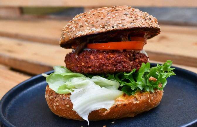 Fleisch oder nicht Fleisch – das ist hier die Frage.<span class='image-autor'>Foto: dpa/Jens Kalaene</span>