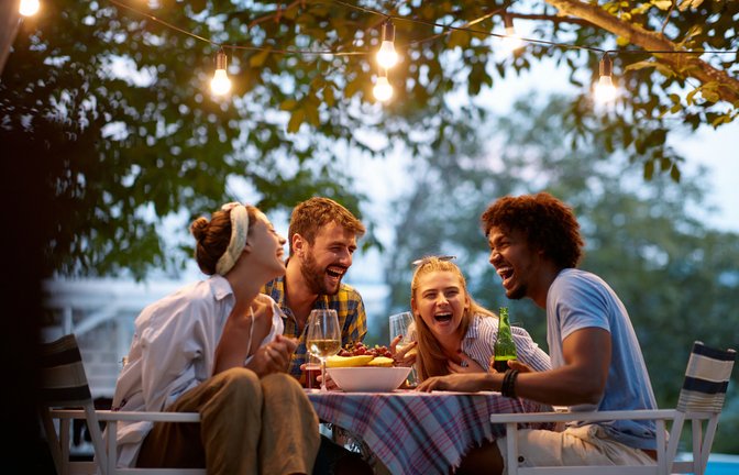 Diese Witze können Sie bei der nächsten Party herausholen.<span class='image-autor'>Foto: Lucky Business / shutterstock.com</span>