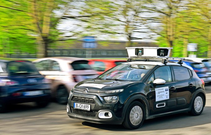 Dieser Citroën C3 kurvt derzeit durch die Parkplätze an der Uni Hohenheim. Bis Juli wird dort der Einsatz von Scan-Fahrzeugen zur Verkehrskontrolle getestet.<span class='image-autor'>Foto: Lichtgut/Max Kovalenko</span>