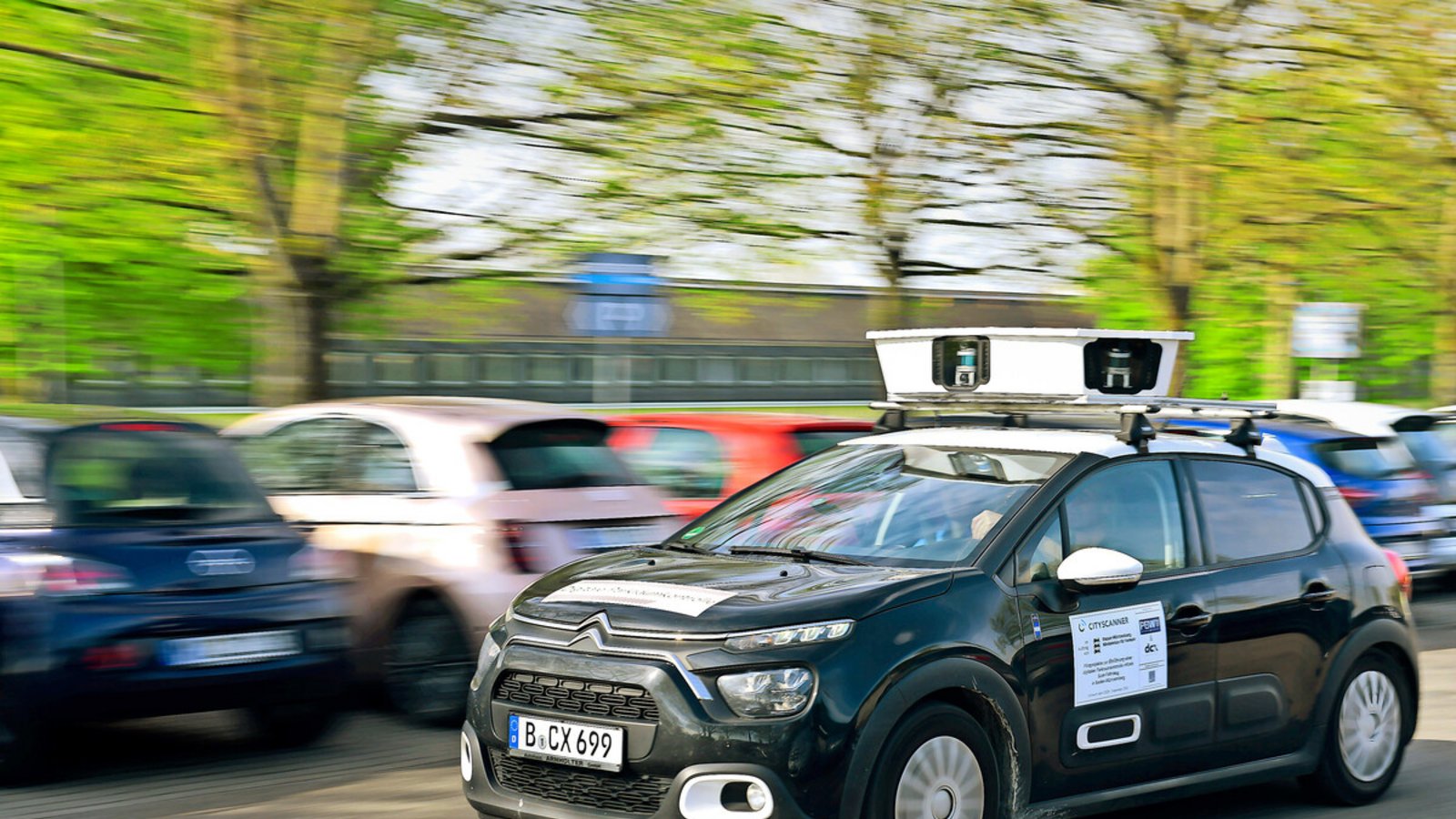 Dieser Citroën C3 kurvt derzeit durch die Parkplätze an der Uni Hohenheim. Bis Juli wird dort der Einsatz von Scan-Fahrzeugen zur Verkehrskontrolle getestet.Foto: Lichtgut/Max Kovalenko Dieser Citroën C3 kurvt derzeit durch die Parkplätze an der Uni Hohenheim. Bis Juli wird dort der Einsatz von Scan-Fahrzeugen zur Verkehrskontrolle getestet.Foto: Lichtgut/Max Kovalenko