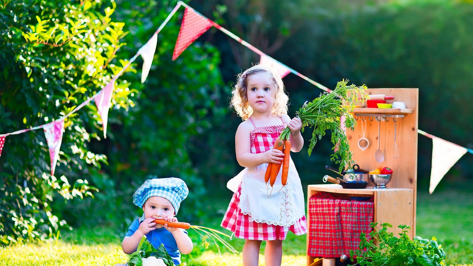 Das Kochen im Freien bereitet besonders viel Vergnügen. Outdoorküchen gibt es in unzähligen Ausführungen.Foto: Adobe Stock Das Kochen im Freien bereitet besonders viel Vergnügen. Outdoorküchen gibt es in unzähligen Ausführungen.Foto: Adobe Stock