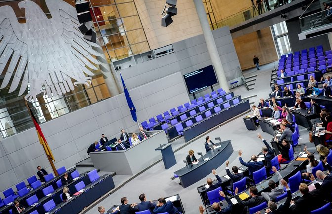 Im Oktober 2025 wurde laut Staatsanwaltschaft die Immunität des Abgeordneten aufgehoben. (Symbolbild)<span class='image-autor'>Foto: dpa/Kay Nietfeld</span>