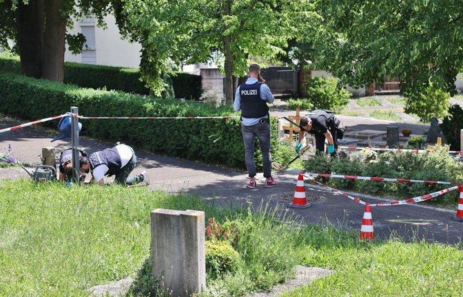 Die Polizei hat am Friedhof in Altbach Spuren gesichert.<span class='image-autor'>Foto: 7aktuell/Kevin Lermer</span>
