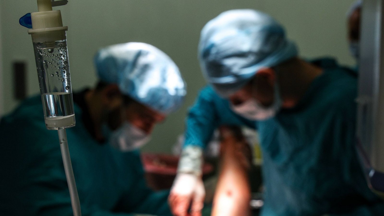 Die häufigsten Fehler werden in den Bereichen Orthopädie, Unfallchirurgie, Frauenheilkunde und Zahnmedizin gemacht. (Symbolbild)Foto: IMAGO/ITAR-TASS//Yegor Aleyev