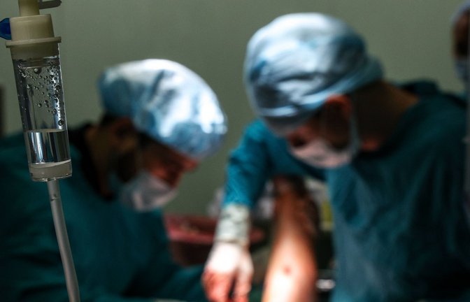 Die häufigsten Fehler werden in den Bereichen Orthopädie, Unfallchirurgie, Frauenheilkunde und Zahnmedizin gemacht. (Symbolbild)<span class='image-autor'>Foto: IMAGO/ITAR-TASS//Yegor Aleyev</span>