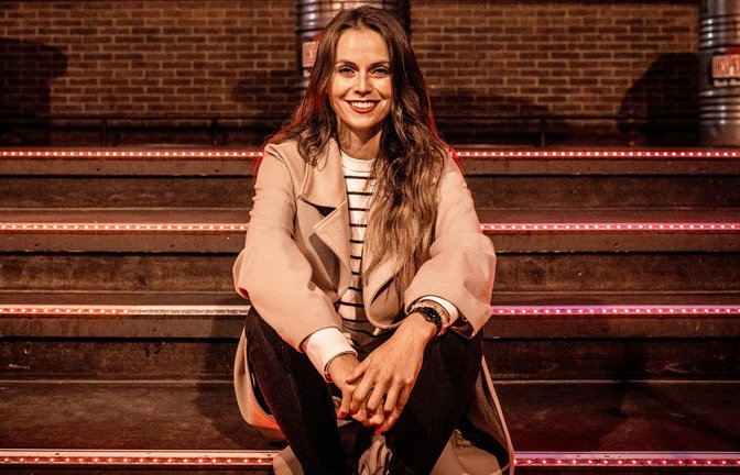Jessica Bisceglia im Canapé: In dem Trossinger Tanzclub hat sie viele Rave-Partys besuch
t.<span class='image-autor'>Foto: Andreas Reiner</span>