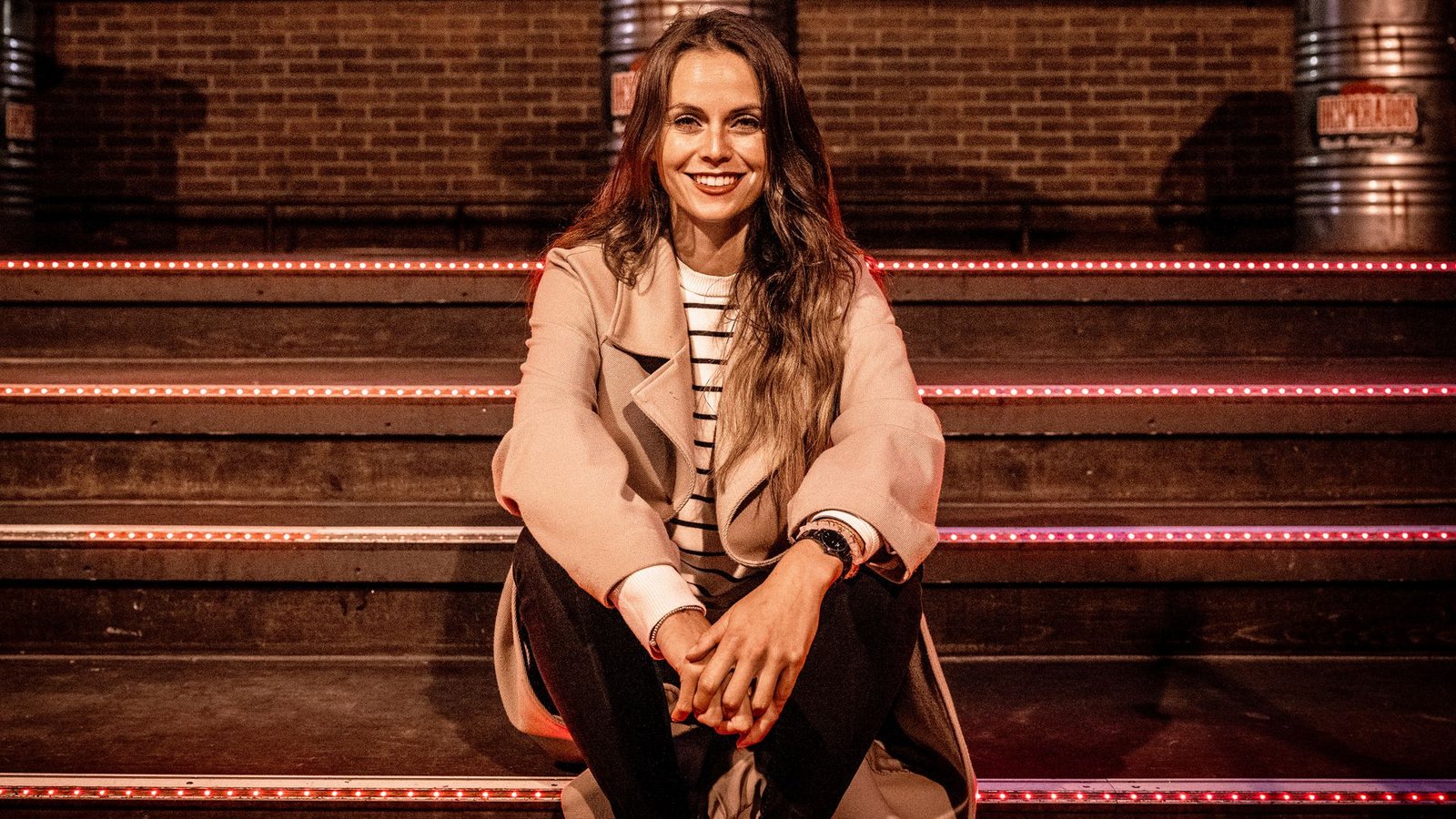 Jessica Bisceglia im Canapé: In dem Trossinger Tanzclub hat sie viele Rave-Partys besuch
t.Foto: Andreas Reiner Jessica Bisceglia im Canapé: In dem Trossinger Tanzclub hat sie viele Rave-Partys besuch
t.Foto: Andreas Reiner
