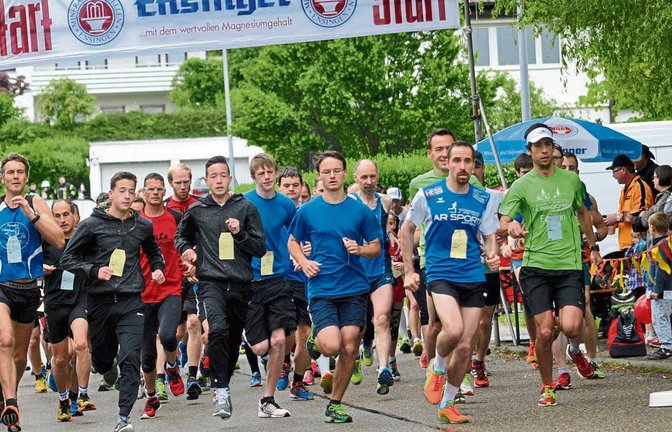 Start frei für den 29. Stromberg-Lauf – beim Start geht es auch in Schützingen eng zu. Fotos: Stahlfeld