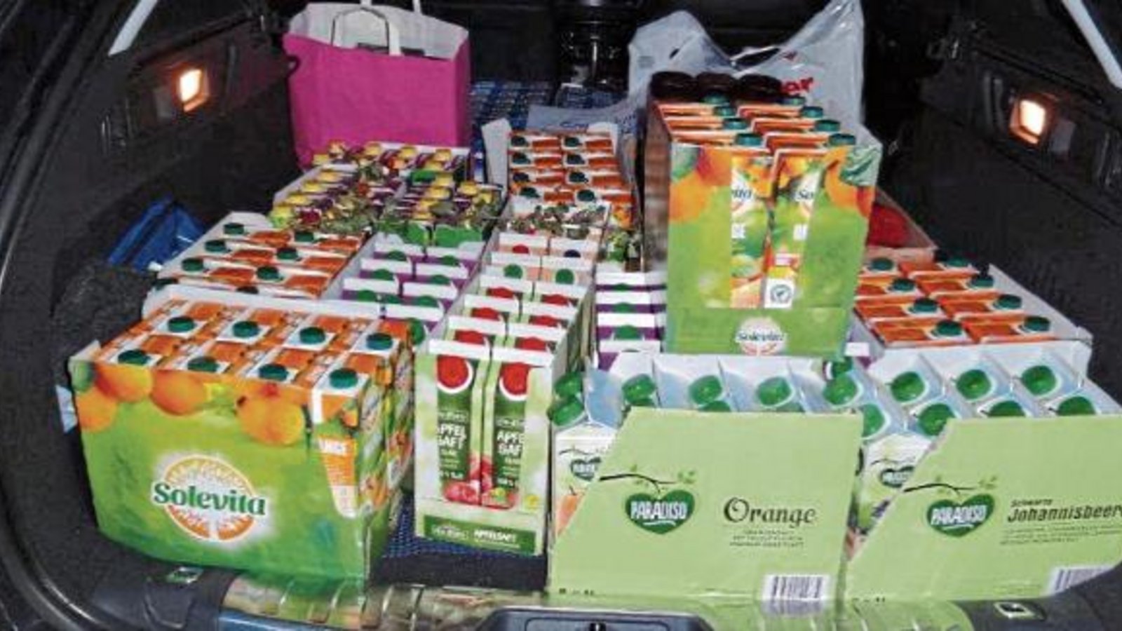 Dem Aufruf, unter anderem Säfte für den Tafelladen zu spenden, kamen viele nach.  Foto: p