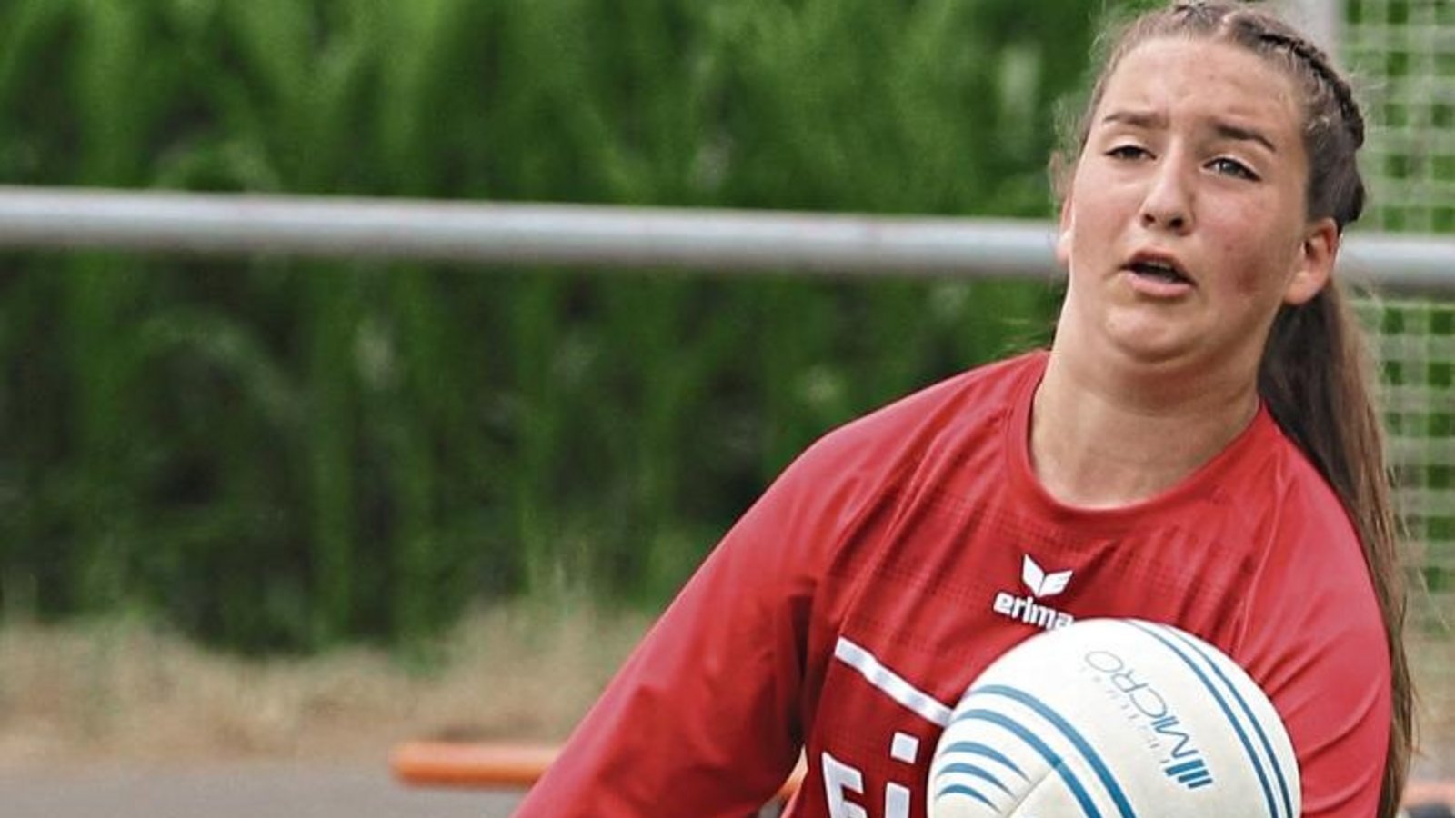 Lisa Knodel und die U-16-Faustballerinnen des TV Vaihingen haben bei der DM Heimvorteil, nachdem Ahlhorn als Ausrichter ausgefallen ist. Foto: Nachreiner Lisa Knodel und die U-16-Faustballerinnen des TV Vaihingen haben bei der DM Heimvorteil, nachdem Ahlhorn als Ausrichter ausgefallen ist. Foto: Nachreiner