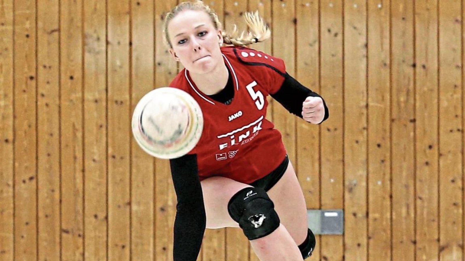 Natalie Lochmahr hat in Stammheim gut vorgelegt, so dass die Angreiferinnen im Spiel gegen Eibach die nötigen Punkte einfuhren. Foto: Küppers Natalie Lochmahr hat in Stammheim gut vorgelegt, so dass die Angreiferinnen im Spiel gegen Eibach die nötigen Punkte einfuhren. Foto: Küppers