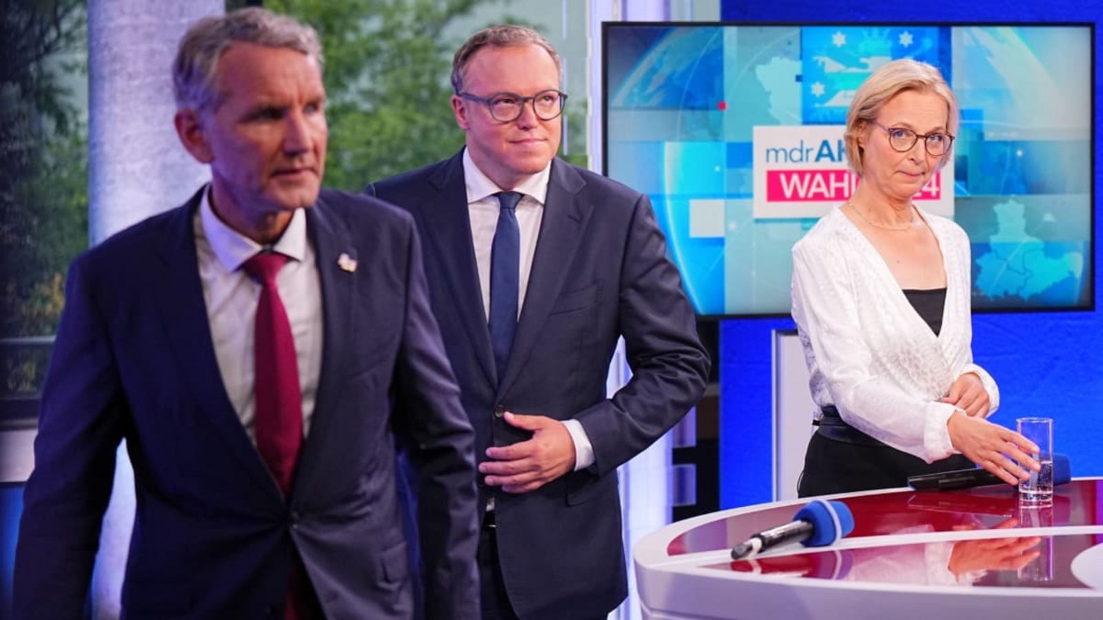 Björn Höcke (AfD, links) schlägt Sahra Wagenknecht als Ministerpräsidentin Thüringens vor. Doch das würde schon an deren BSW-Parteifreundin Katja Wolf (rechts) scheitern.Michael Kappeler/dpa