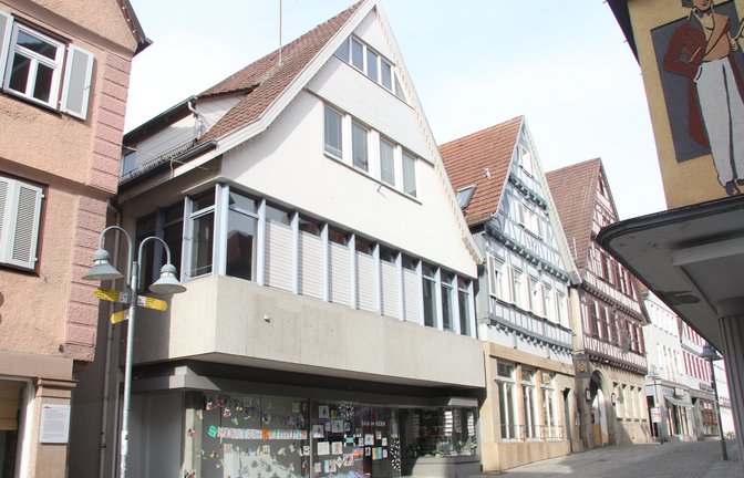 Im ehemaligen Haus Kern in der Fußgängerzone könnten Mitarbeitende der Stadt interimsweise unterkommen. Doch die Sanierungskosten sorgen im Rat für Ärger.  <span class='image-autor'>Foto: Banholzer</span>