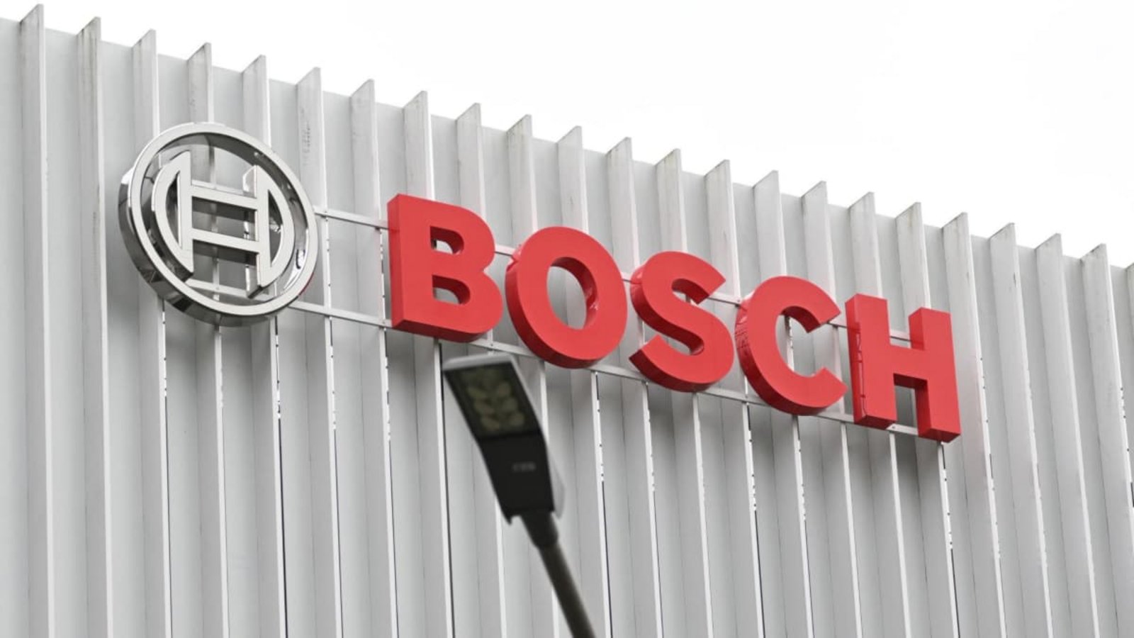 Bosch in Schwäbisch Gmünd: Nach Unternehmensangaben arbeiten derzeit noch rund 3050 Mitarbeiter an dem Standort, der in den nächsten Jahren von einem Stellenabbau betroffen ist.Bernd Weißbrod/dpa Bosch in Schwäbisch Gmünd: Nach Unternehmensangaben arbeiten derzeit noch rund 3050 Mitarbeiter an dem Standort, der in den nächsten Jahren von einem Stellenabbau betroffen ist.Bernd Weißbrod/dpa