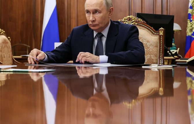Russlands Präsident Wladimir Putin antwortet auf die angekündigte Schließung des Russland-Hauses in Berlin.<span class='image-autor'>Mikhail Metzel/Pool Sputnik Kremlin/AP/dpa</span>