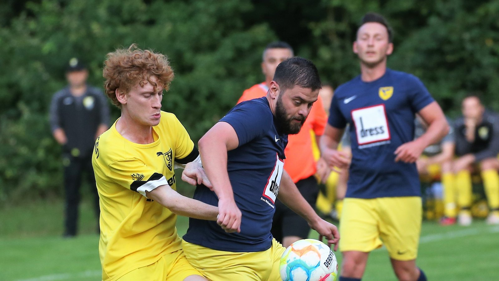 Dieses Mal kein Pokalschreck: Der TSV Ensingen (links Kevin Steinl) verliert mit 3:5 gegen den TSV Phönix Lomersheim. Fotos: Küppers Dieses Mal kein Pokalschreck: Der TSV Ensingen (links Kevin Steinl) verliert mit 3:5 gegen den TSV Phönix Lomersheim. Fotos: Küppers