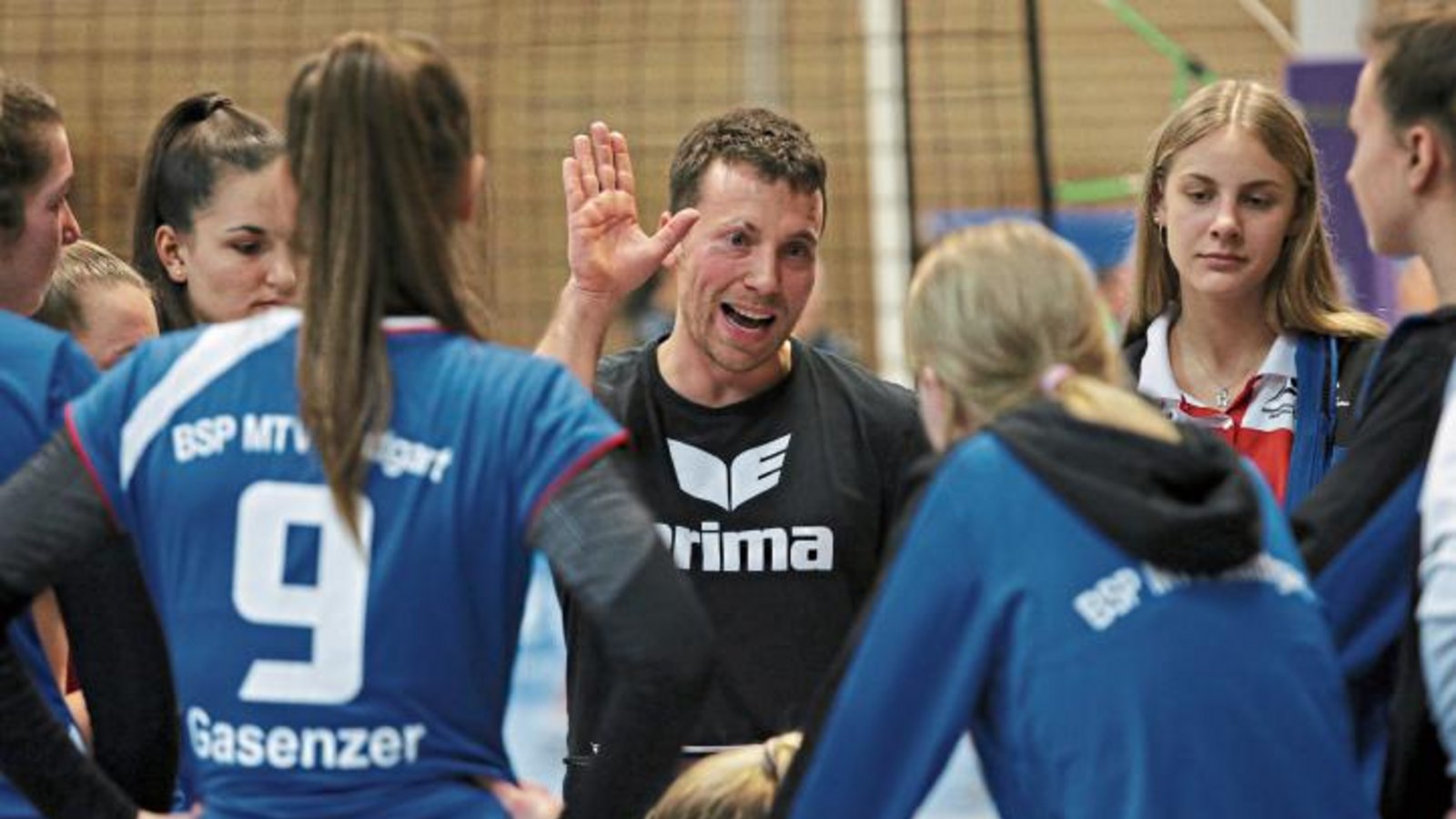 Sebastian Schmitz im Kreis der Stuttgarter Volleyball-Talente Foto: Baumann Sebastian Schmitz im Kreis der Stuttgarter Volleyball-Talente Foto: Baumann