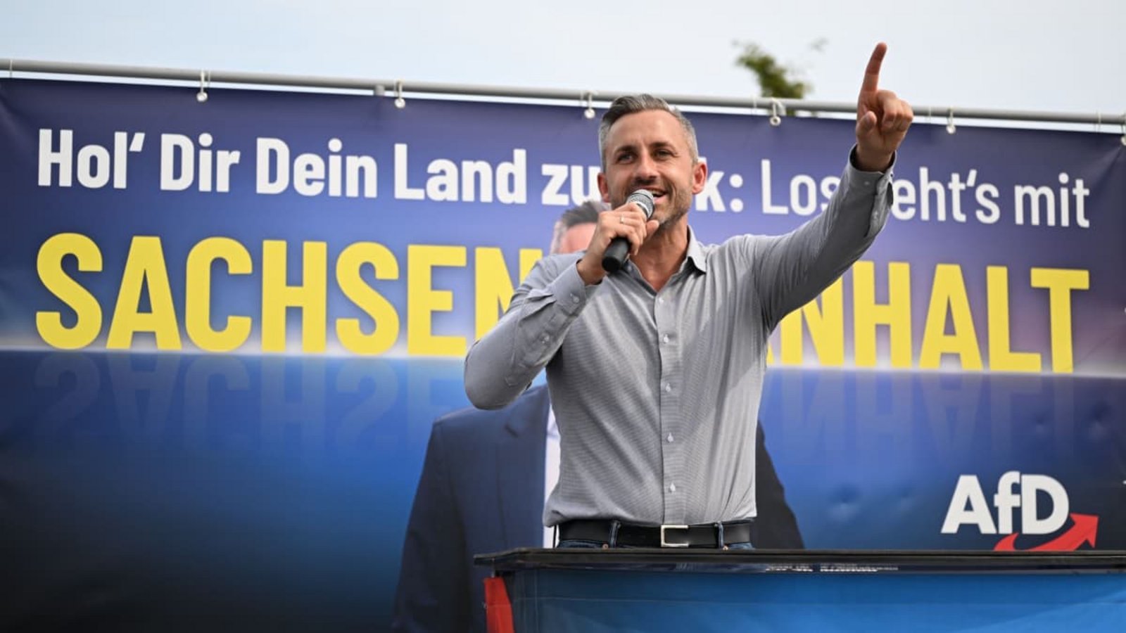 Der AfD-Spitzenkandidat für Sachsen-Anhalt, Ulrich Siegmund, wird im Wahlkampf fast wie ein Popstar behandelt.Hendrik Schmidt/dpa