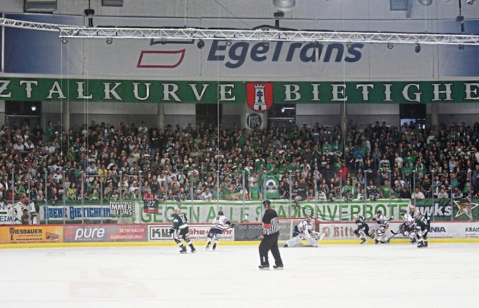 Die Bietigheim Steelers werden auch in der Saison 2020/2021 in der Deutschen Eishockey Liga (DEL) 2 auflaufen. Die grün-weiße Wand aus Fans wird es aber voraussichtlich nicht geben. Foto: Baumann
