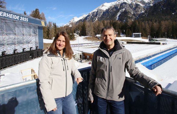 Carola und Michael Hartweg in der Biathlon-Arena Lenzerheide: das  Ehepaar hat  entscheidend mit dafür gesorgt, dass in dem Schweizer Bergdorf  in den kommenden zwölf Tagen um WM-Medaillen gekämpft wird.<span class='image-autor'>Foto: Steffen Rometsch</span>