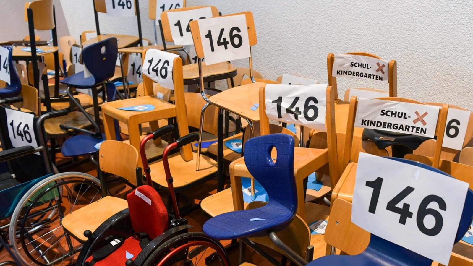 Der ASB sieht die Schuld, dass die Stühle von 146 Kindern in den Schulen leer blieben, von der Stadt auf sich abgewälzt.Foto: Lichtgut/Max Kovalenko Der ASB sieht die Schuld, dass die Stühle von 146 Kindern in den Schulen leer blieben, von der Stadt auf sich abgewälzt.Foto: Lichtgut/Max Kovalenko