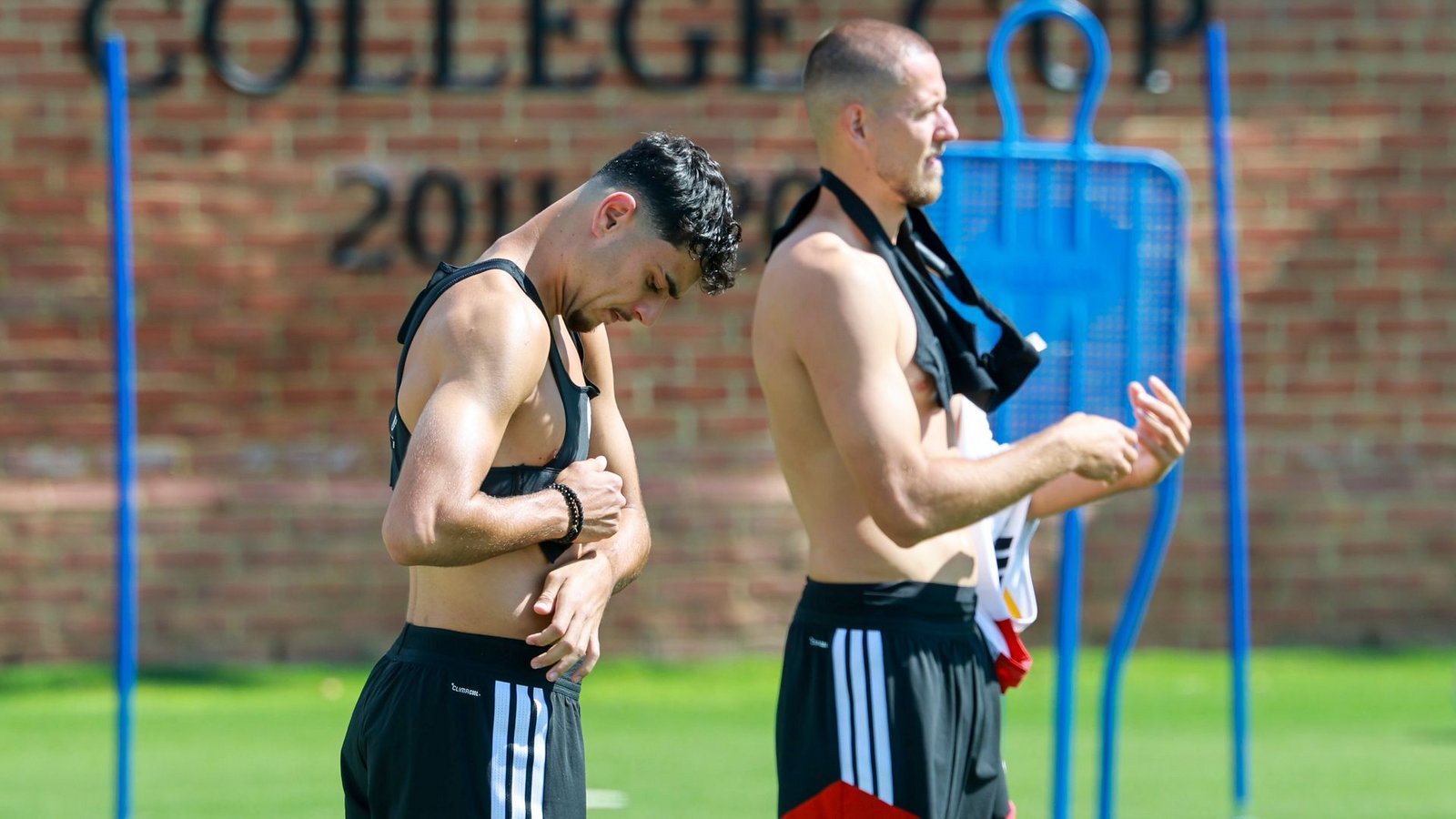 "Hart trainieren" ist auch im Turnier wichtig: Aleksandar Pavlovic (l) und Waldemar Anton auf dem Trainingsplatz in Winston-Salem. (Archivbild)Foto: Jan Woitas/dpa "Hart trainieren" ist auch im Turnier wichtig: Aleksandar Pavlovic (l) und Waldemar Anton auf dem Trainingsplatz in Winston-Salem. (Archivbild)Foto: Jan Woitas/dpa