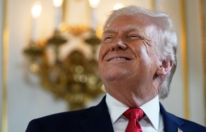 Donald Trump bei einem Auftritt in seinem Mar-a-Lago Club in Palm Beach<span class='image-autor'>Foto: Julia Demaree Nikhinson/AP/dpa</span>